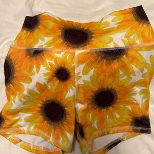 FLEO Sunflower High-Rise Shorts – Size large – Barely Worn!